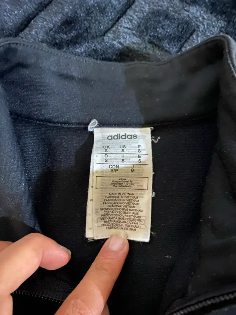 Chaqueta deportiva negra Adidas con rayas - 2