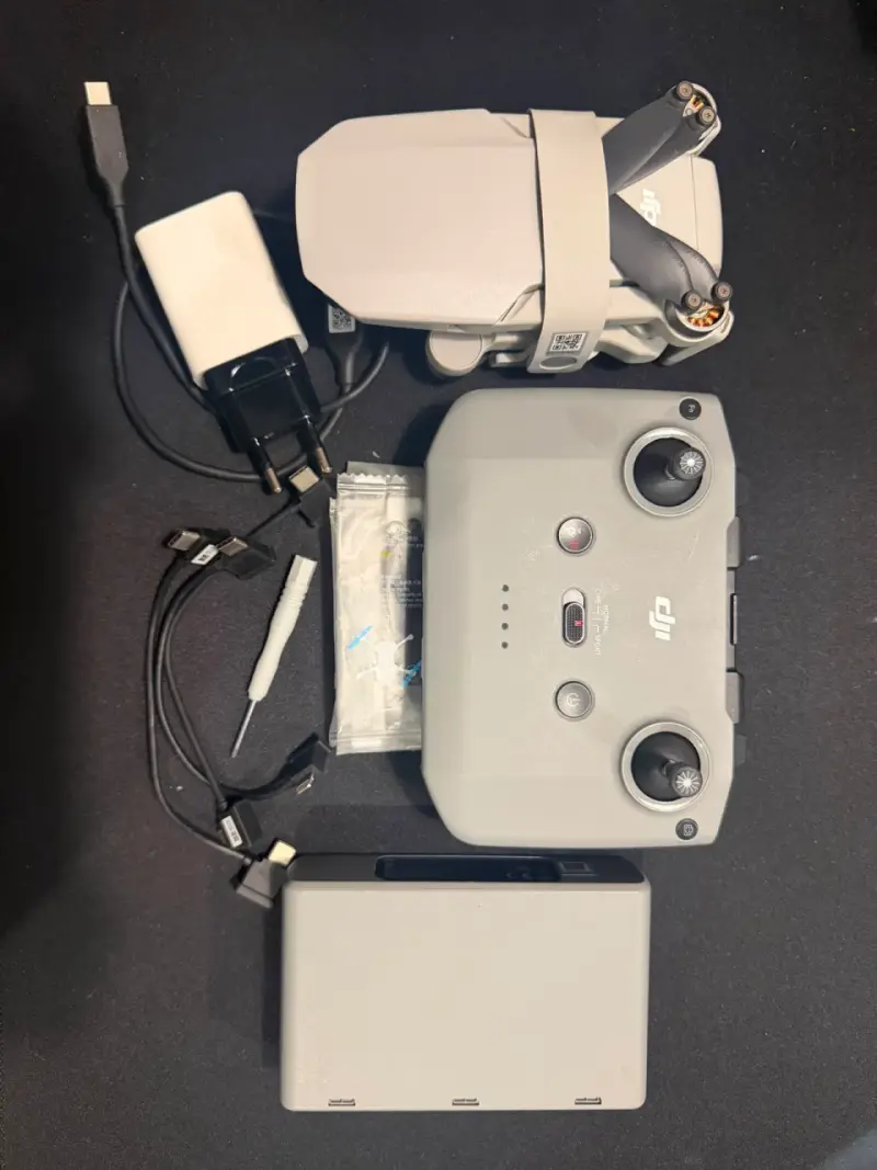Drone DJI Mini 2 con control y accesorios - 1
