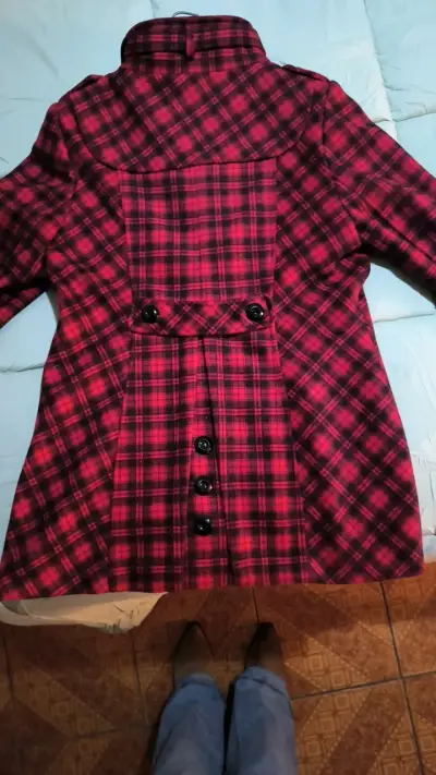 Abrigo de lana rojo a cuadros para mujer - miniatura 2