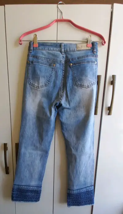 Jeans de mujer con detalles bordados marca Liolà - miniatura 2