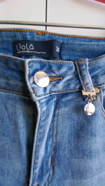 Jeans de mujer con detalles bordados marca Liolà - miniatura 3