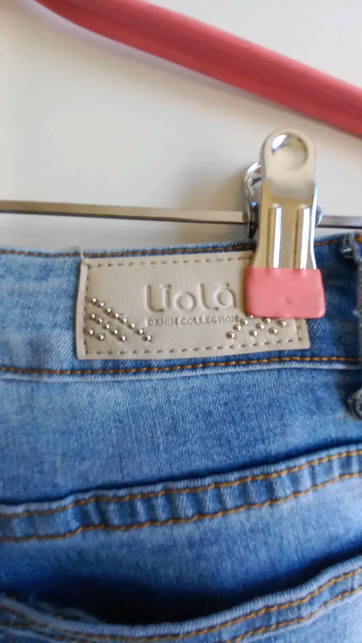 Jeans de mujer con detalles bordados marca Liolà - 4