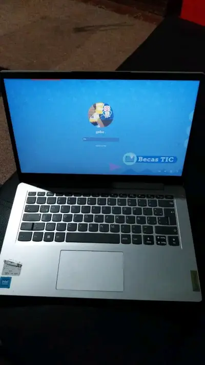 Laptop Lenovo Intel Inside en buen estado - miniatura 4