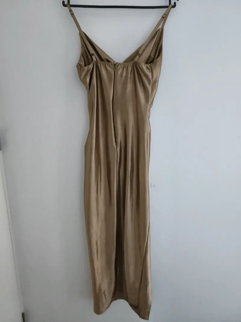 Vestido largo dorado con tirantes - 5