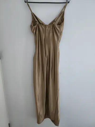Vestido largo dorado con tirantes - miniatura 5