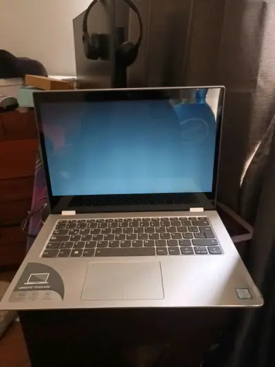 Laptop Lenovo Yoga 520 en buen estado - miniatura 1