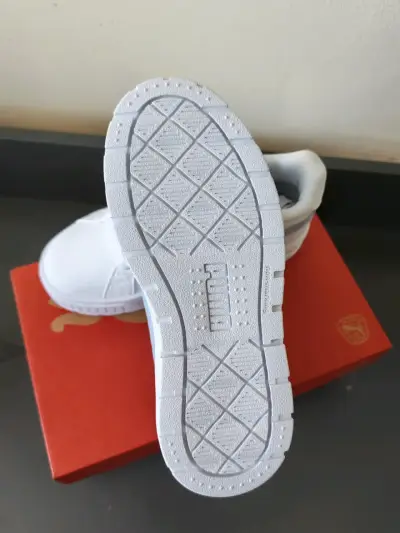Zapatillas deportivas blancas Puma para mujer - miniatura 2