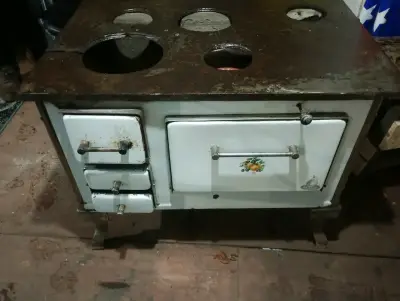 Cocina a leña antigua de hierro fundido - miniatura 1