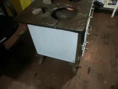 Cocina a leña antigua de hierro fundido - miniatura 2