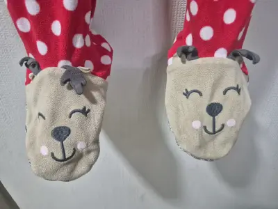 Pijama enterizo infantil rojo con puntos y diseño de reno - miniatura 2