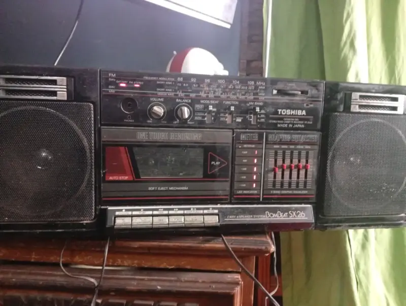 Radio cassette vintage Toshiba BomBeat SX26 - 1