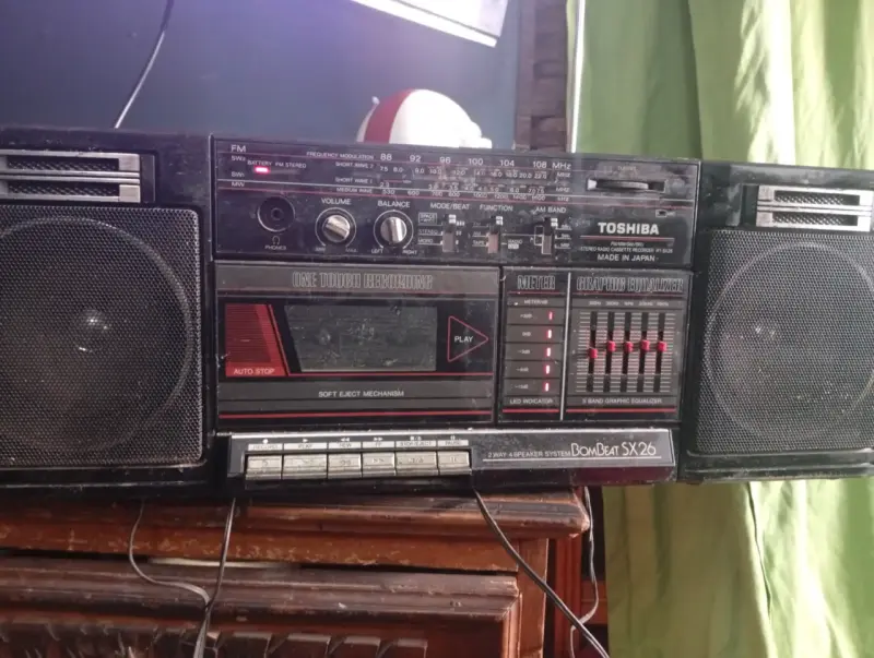 Radio cassette vintage Toshiba BomBeat SX26 - 2