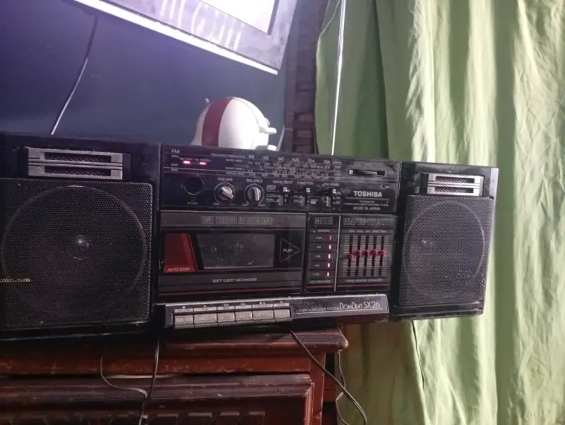 Radio cassette vintage Toshiba BomBeat SX26 - 3