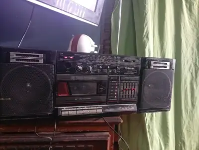 Radio cassette vintage Toshiba BomBeat SX26 - miniatura 3