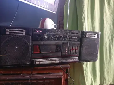 Radio cassette vintage Toshiba BomBeat SX26 - miniatura 4