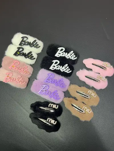 Set de cintillos y pinzas de pelo con diseño - miniatura 2