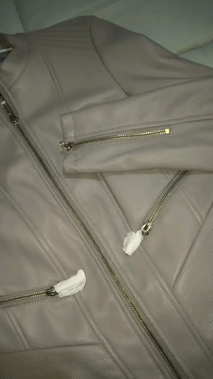 Chaqueta de cuero sintético beige para mujer - 2