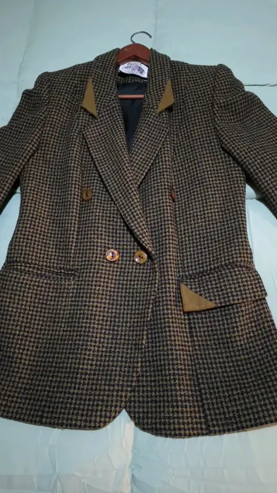 Blazer vintage de lana con diseño a cuadros - miniatura 1