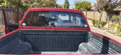 Camioneta roja en buen estado - miniatura 3