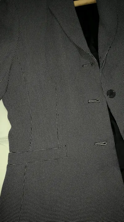 Elegante blazer de mujer en color gris - miniatura 2