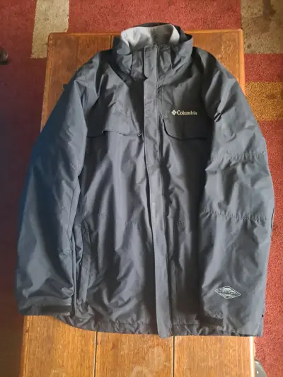 Chaqueta impermeable Columbia negra para hombre - miniatura 3