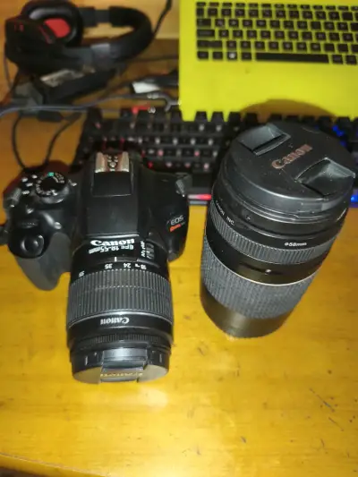Cámara Canon EOS Rebelt6 con lentes intercambiable - miniatura 1