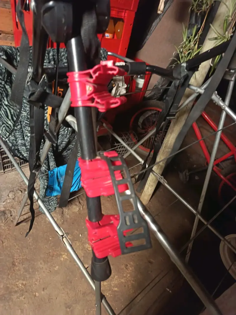 Soporte para bicicleta ajustable rojo - 2