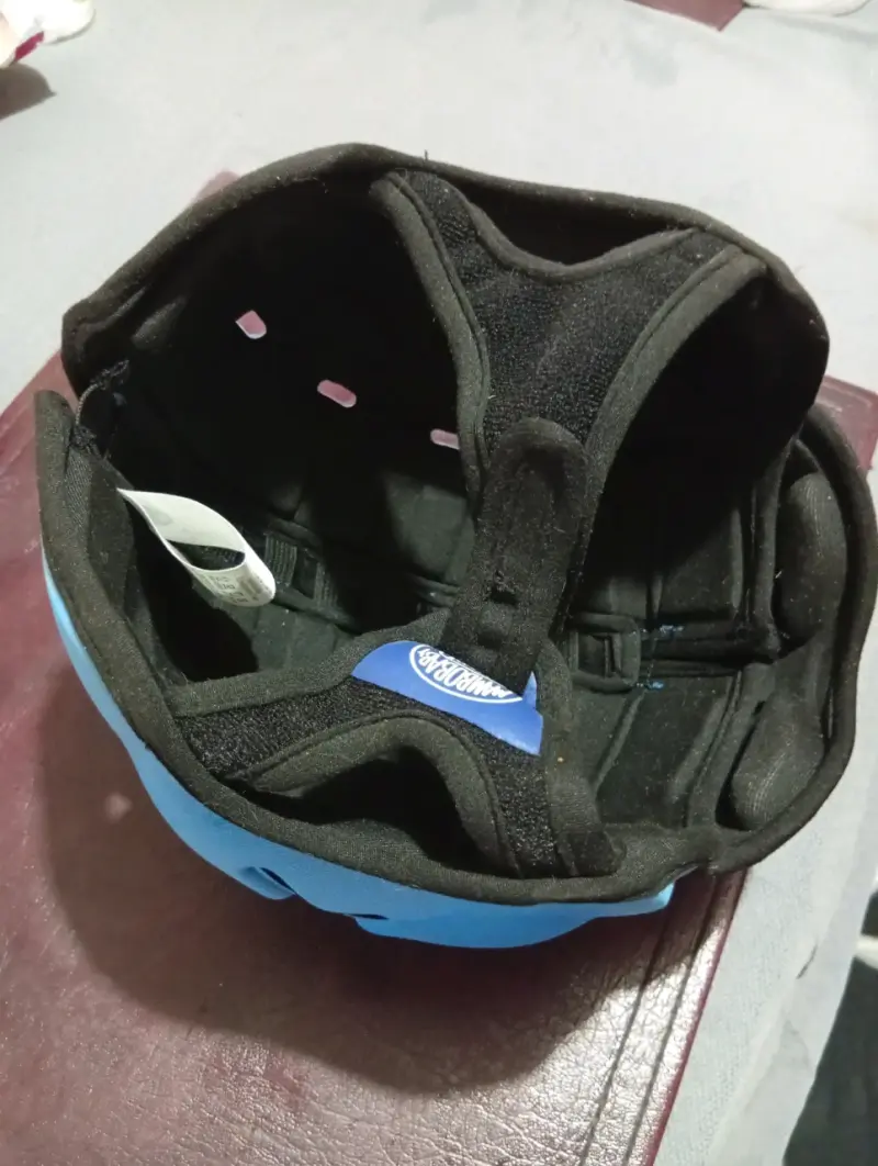 Casco infantil de tiburón azul - 2