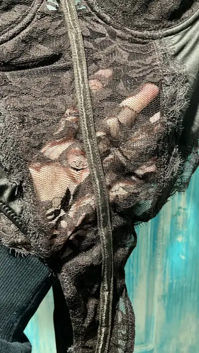 Body de encaje negro con cierre frontal - miniatura 2