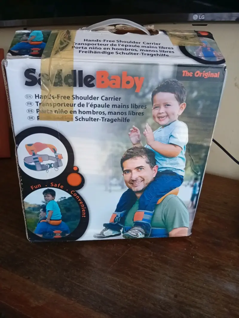 Porta niño en hombros SaddleBaby manos libres
