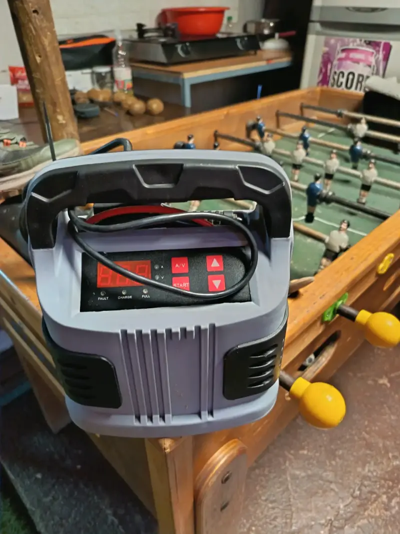 Cargador de batería portátil con pantalla LED
