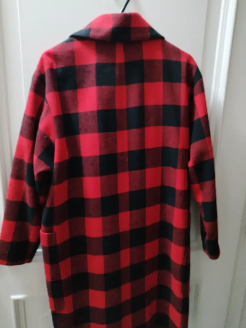 Abrigo de cuadros rojo y negro Zara - 2