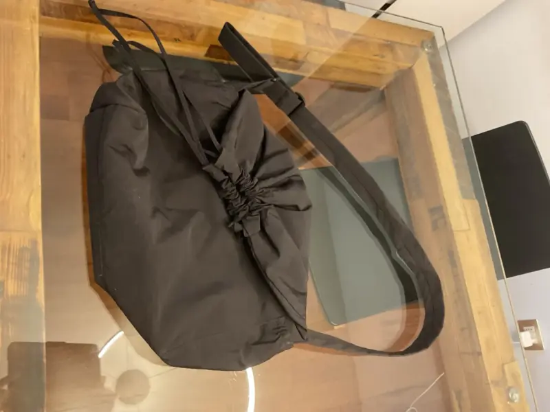 Bolso  negro unisex UNIQLO - 3