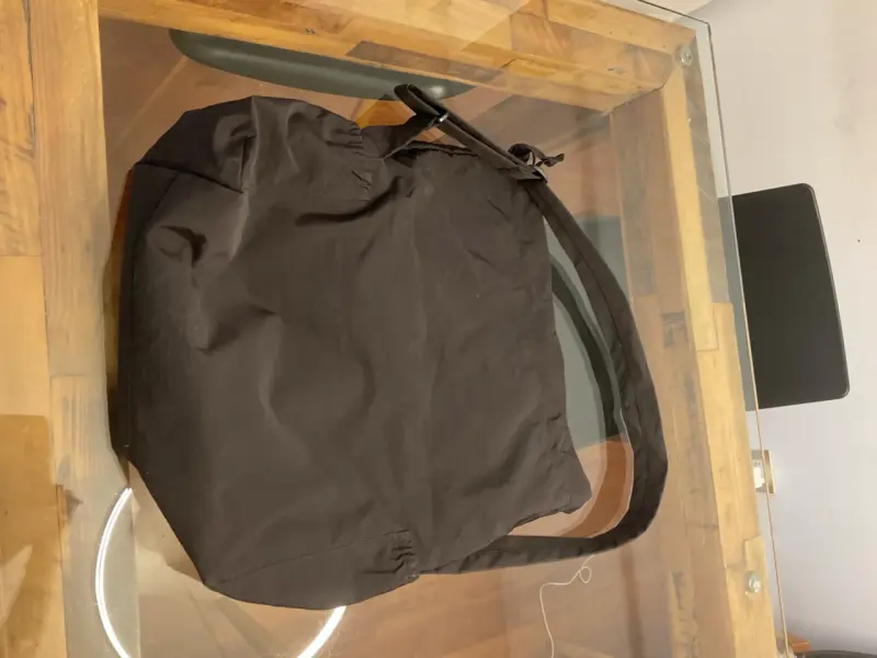 Bolso  negro unisex UNIQLO - 4