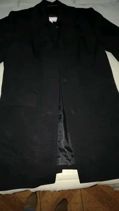 Abrigo negro elegante para mujer - miniatura 2