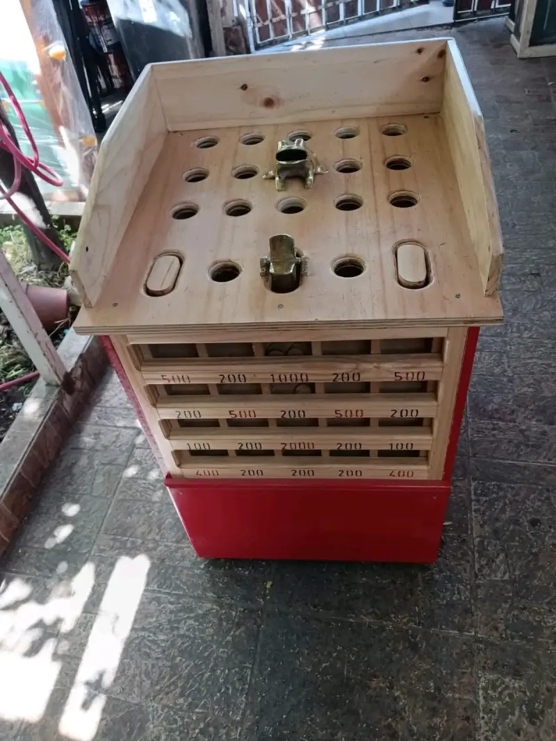 Juego de rana de madera con base roja - 2