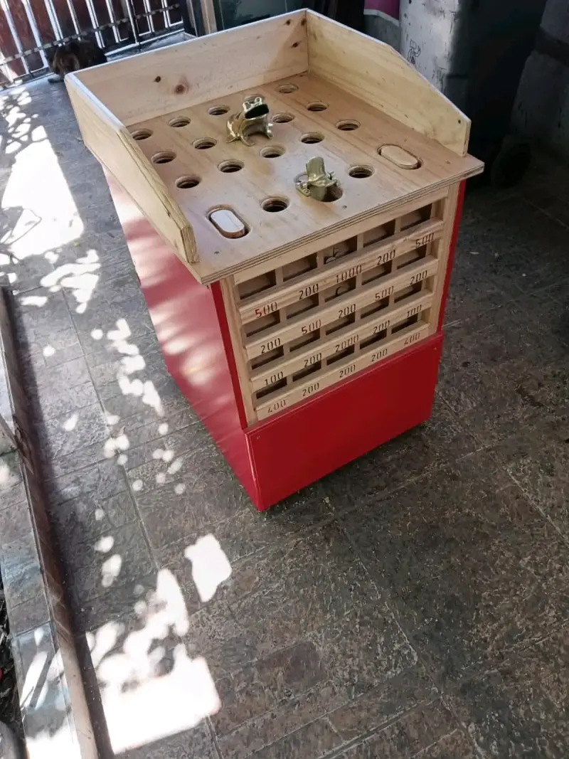 Juego de rana de madera con base roja - 3