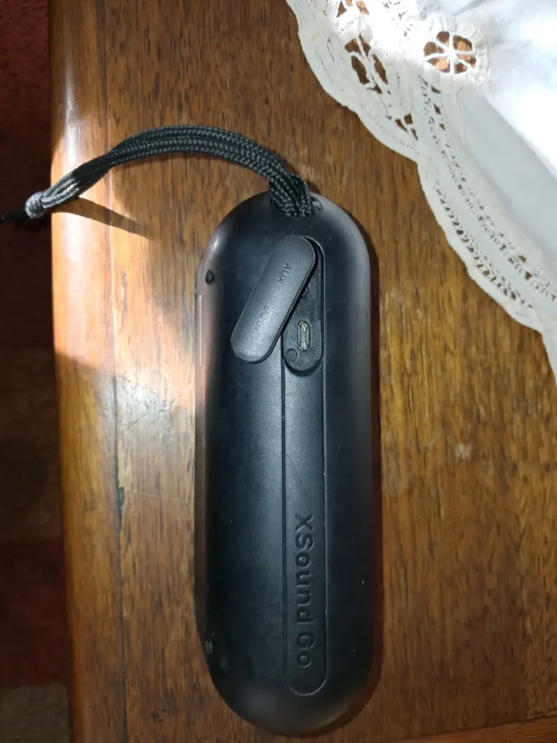 Parlante Bluetooth Tribit portátil negro - 3