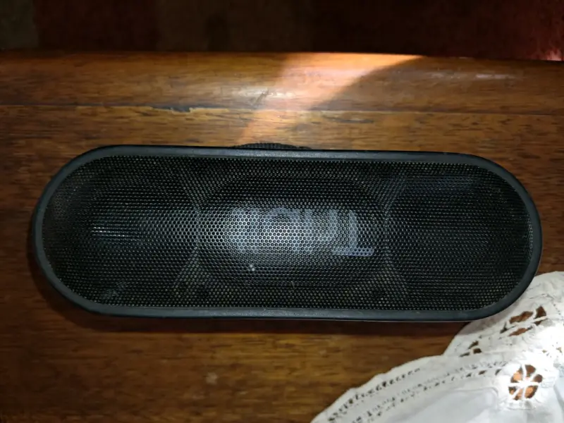 Parlante Bluetooth Tribit portátil negro - 5