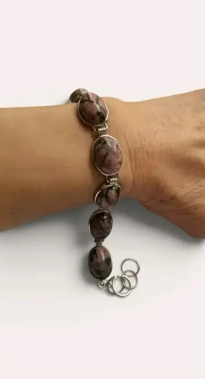 Pulsera de piedras naturales con diseño elegante - miniatura 1