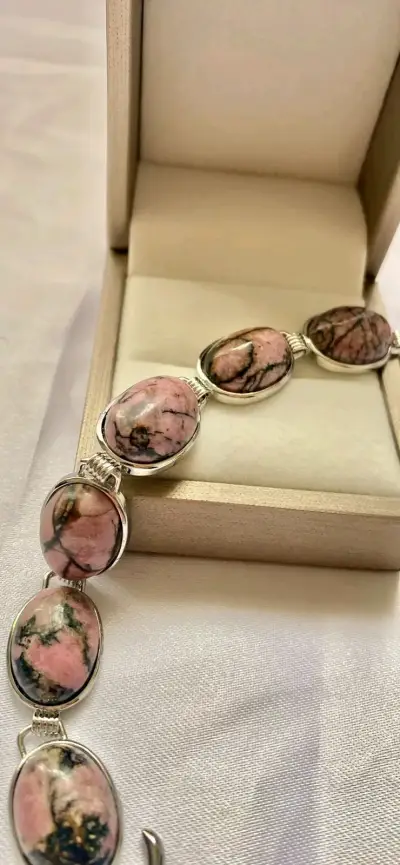 Pulsera de piedras naturales con diseño elegante - miniatura 2