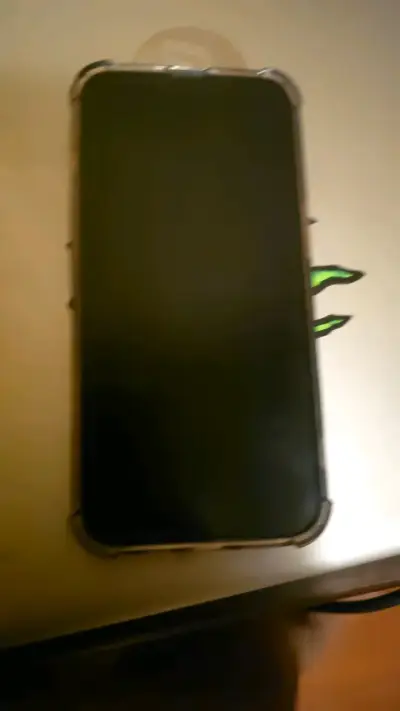 Funda protectora para celular con diseño único - miniatura 1