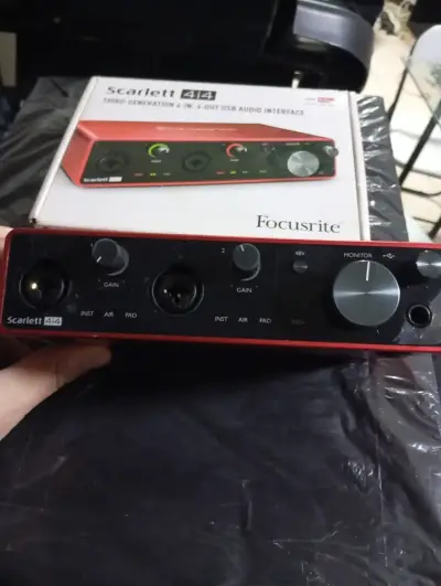 Interfaz de Audio USB Focusrite Scarlett 4i4 - miniatura 2