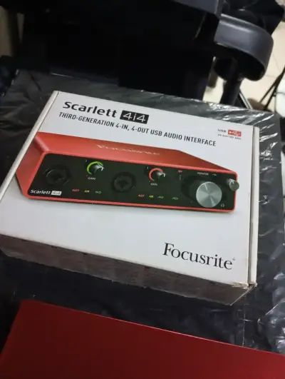 Interfaz de Audio USB Focusrite Scarlett 4i4 - miniatura 6