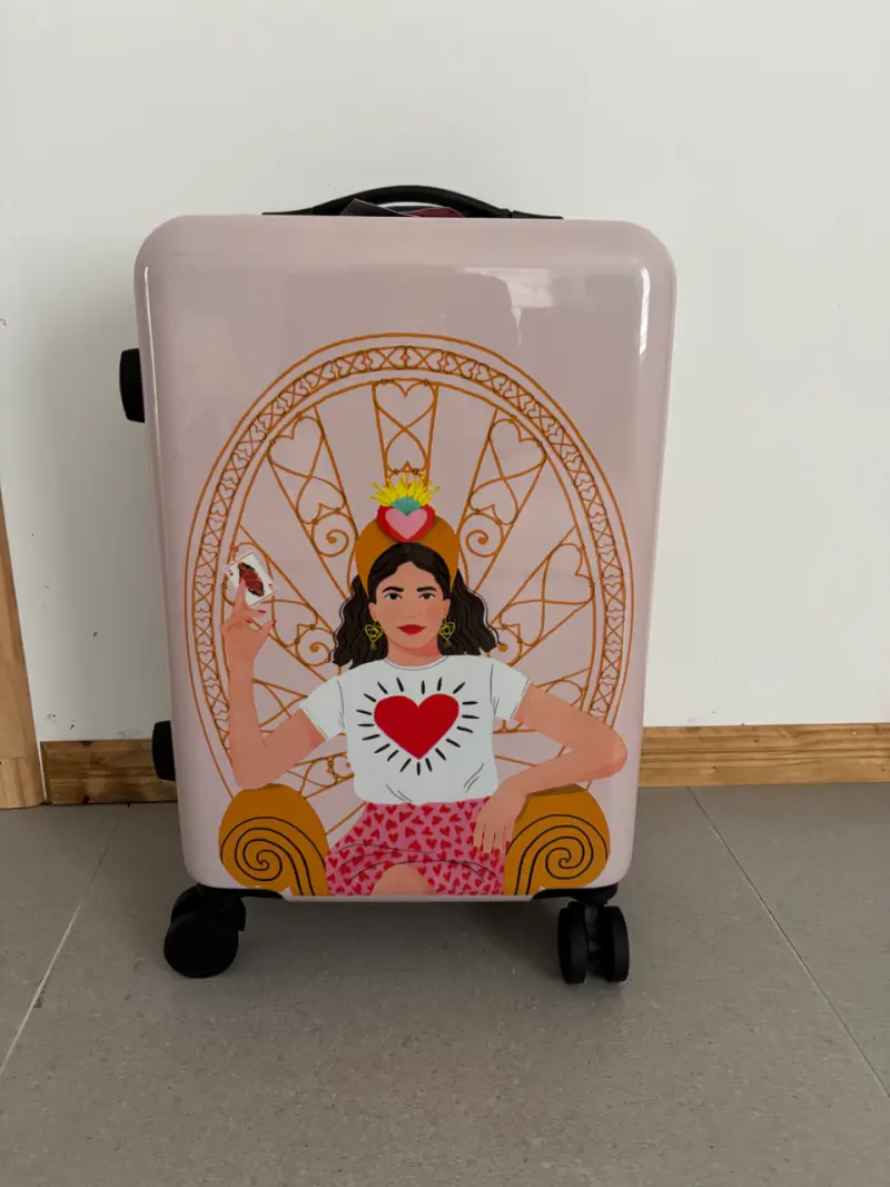 Maleta de viaje con diseño artístico y ruedas - 1