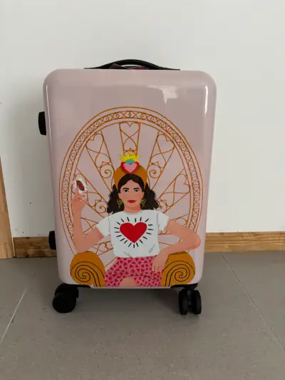 Maleta de viaje con diseño artístico y ruedas - miniatura 1