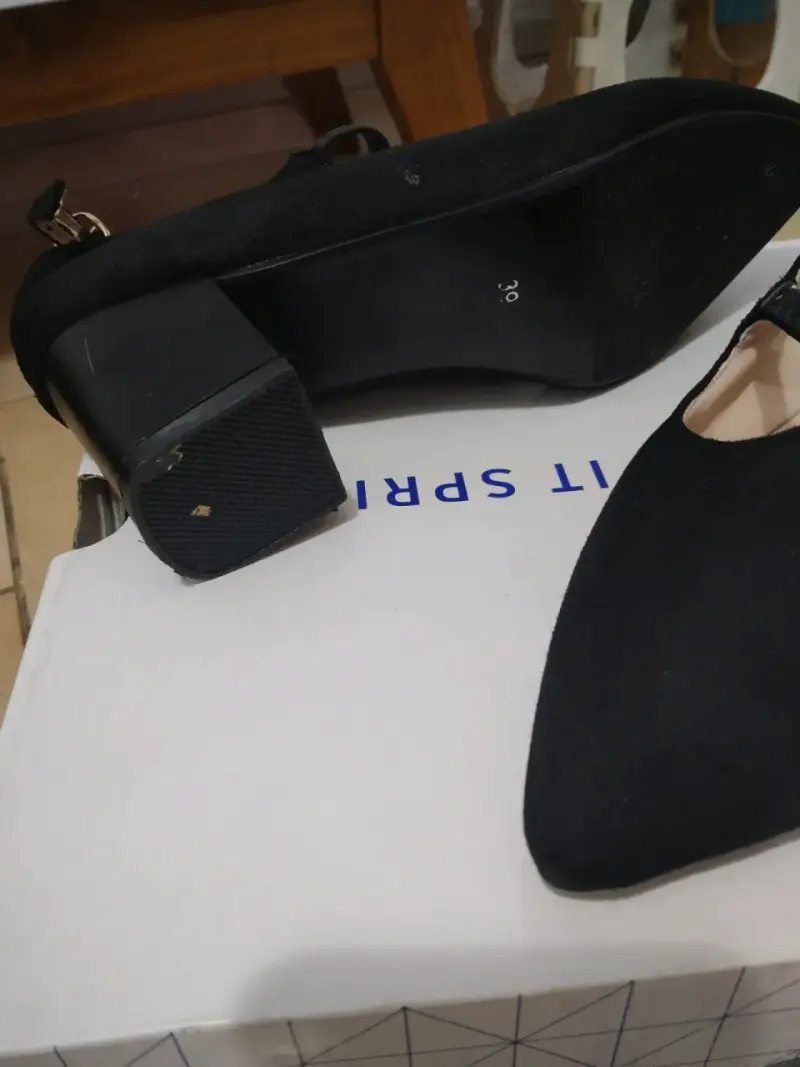 Zapatos de tacón negro con correas elegantes - 2