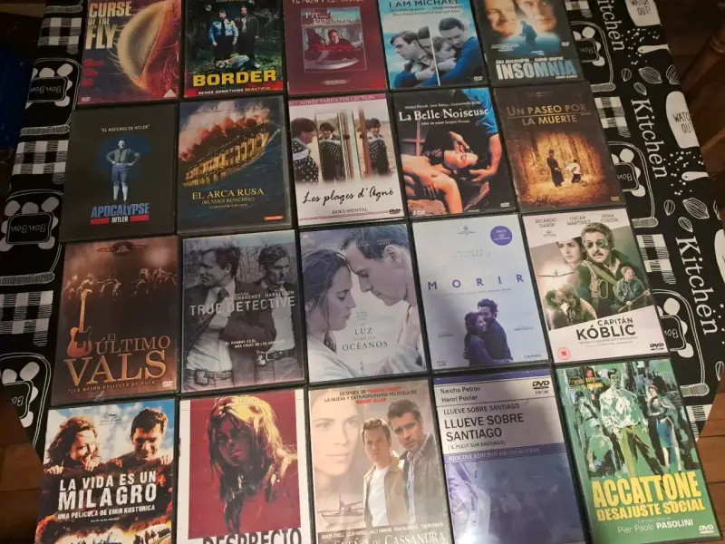 Colección de 20 DVDs de películas y series variadas - 1