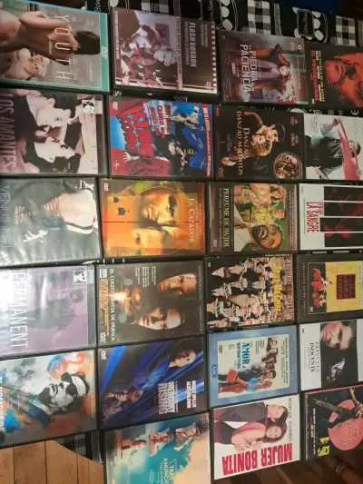 Colección de 20 DVDs de películas y series variadas - miniatura 3