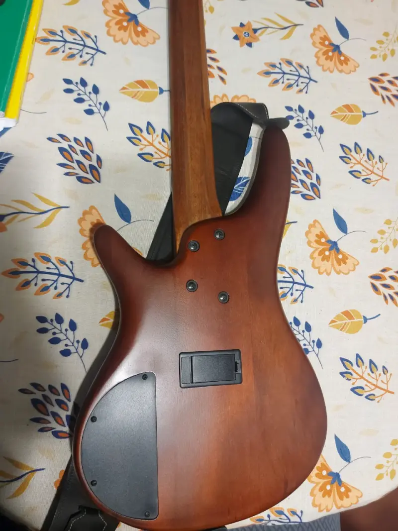 Bajo eléctrico Ibanez de 5 cuerdas SR505 - 4